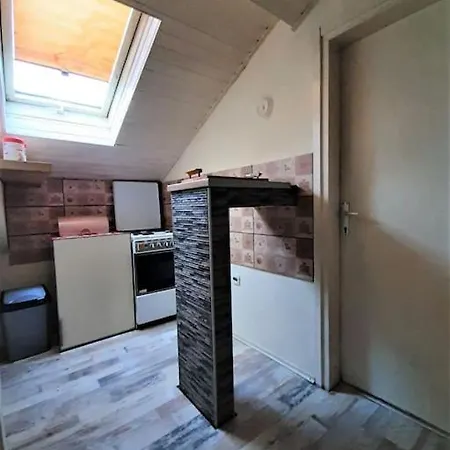 Santino's South Studio - Suitable For Travels