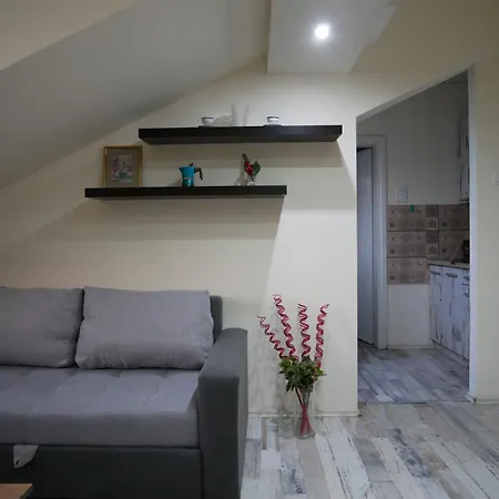 Santino's South Studio - Suitable For Travels *